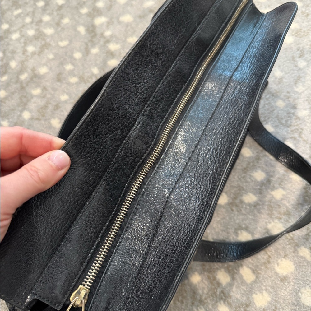 Gucci Black and Gold Leather Tote with Iconic GG Emblem - Picture 7 of 8